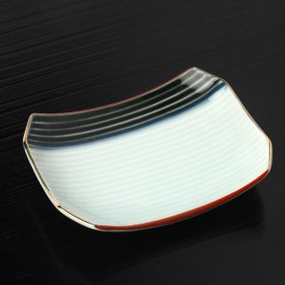 Japonský talířek kozara typu kakuzara. 12,9 cm x 9,5 cm. 50. – 60. léta. Nepoužitý. Při položení jídla jeho design...