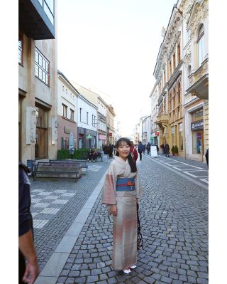 Kimono v každodenním životě aneb snímek z naší nové domovské ulice v Náchodě. Sice bylo již chladněji ale Yoshimi si...