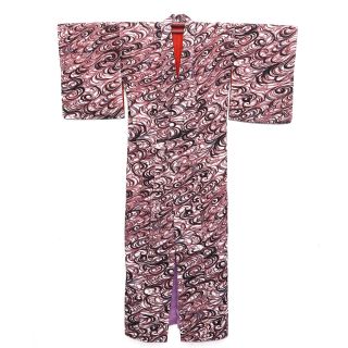 Japonské kimono z hedvábí. 60. - 70. léta. Motivem je tekoucí voda - kanzemizu. Tento motiv tekoucí či vířící vody začal...