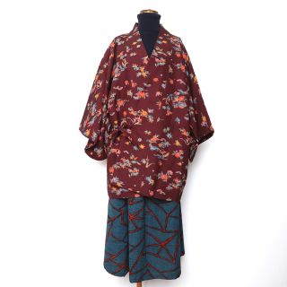 Haori s tradičním okinawským barvením typu bingata. Vyrobené v Japonsku v 80. letech. Látka je z 50% procent vlna, 45%...