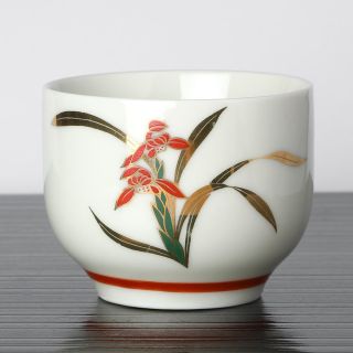 Japonský šálek na čaj. 130 ml. Orchidej. Arita. 60. léta. Nepoužitý. Zdobený motivem orchideje, zlatou barvou. Nepoužitý....