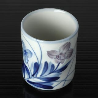 Porcelánový šálek. Yunomi na čaj. 180 ml. Ručně malovaný. Značka Eizan. Vyrobený v Japonsku v 60. – 70. letech. Nepoužitý....