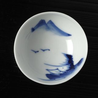 Kalíšek na saké z Japonska 30.–40. let, nepoužitý. Ručně malovaný. Výška 3 cm. Průměr Ø 5,5 cm. Cena: 380 Kč Pro uživatele...